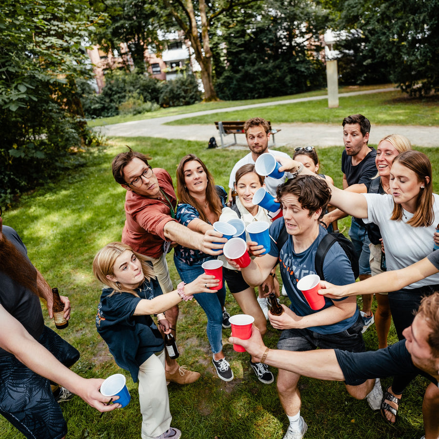 BeerTour XL in Frankreich: group with red cups as a product image for a BeerTour.