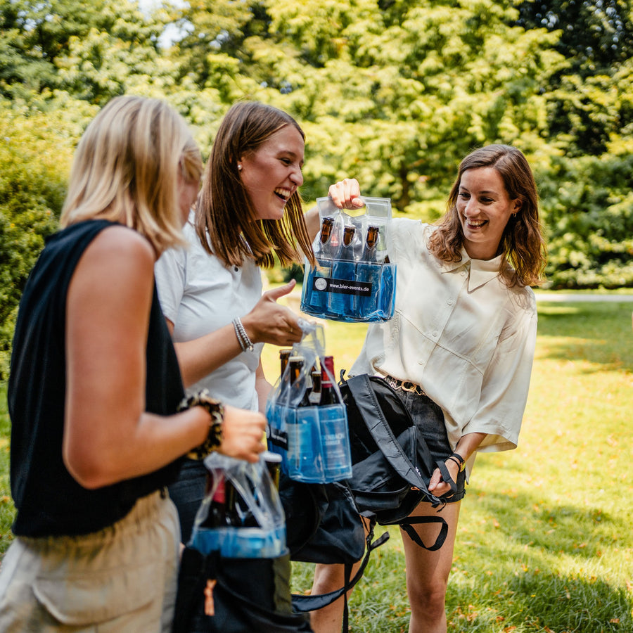 BierTour Team 3 in Niederlande: vrienden met bier in het park als productfoto voor een BierTour.